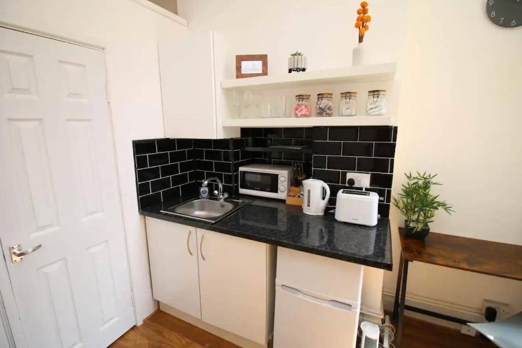 Big Value Bedsit By Promise Apartamento